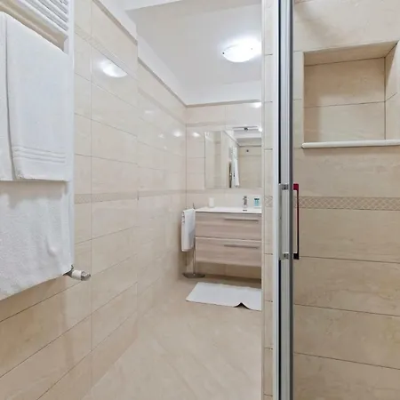 Beautiful 3 Bed Apt, Sleeps 8 Nr Prati