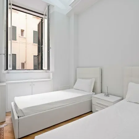 Apartmán Beautiful 3 Bed Apt, Sleeps 8 Nr Prati