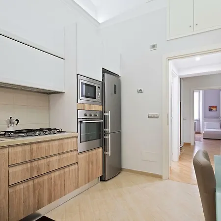 Beautiful 3 Bed Apt, Sleeps 8 Nr Prati *