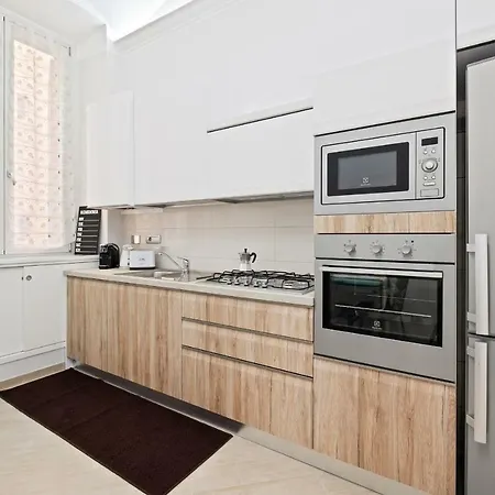 Beautiful 3 Bed Apt, Sleeps 8 Nr Prati Řím