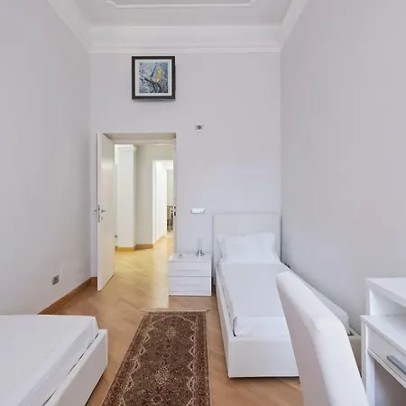 Beautiful 3 Bed Apt, Sleeps 8 Nr Prati Apartmán *